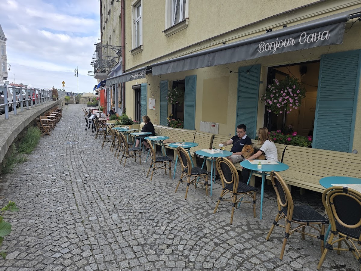 Bonjour Cava-4